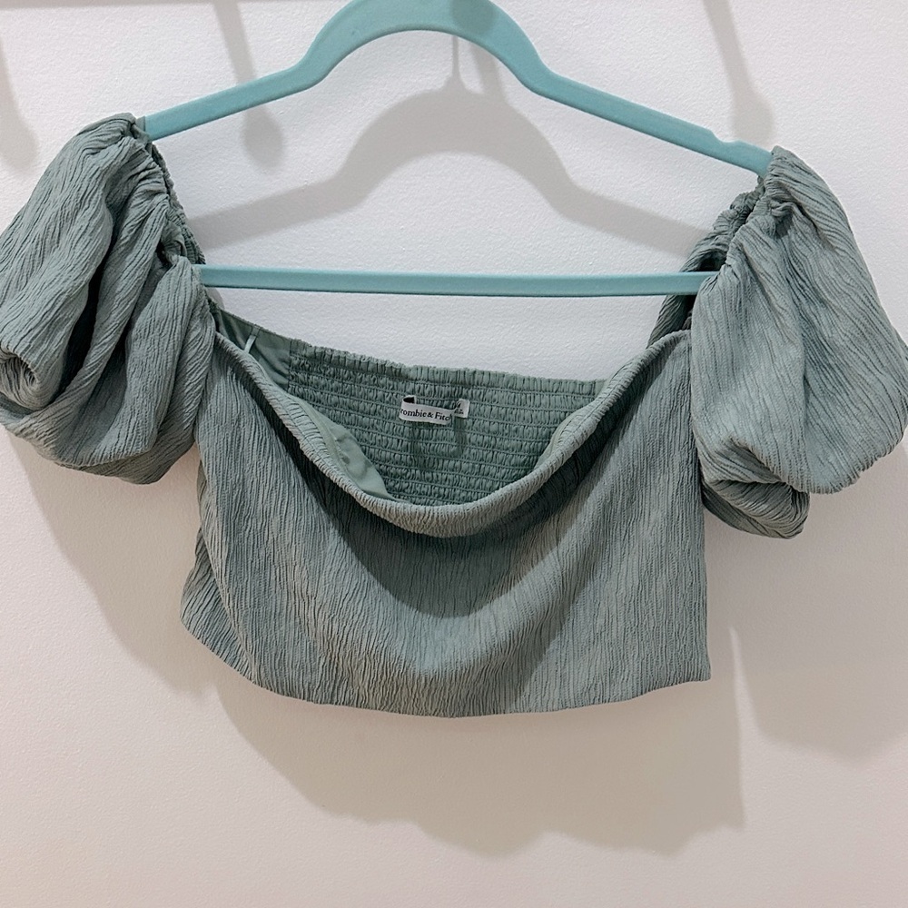 Abercrombie & Fitch Cropped Blouse